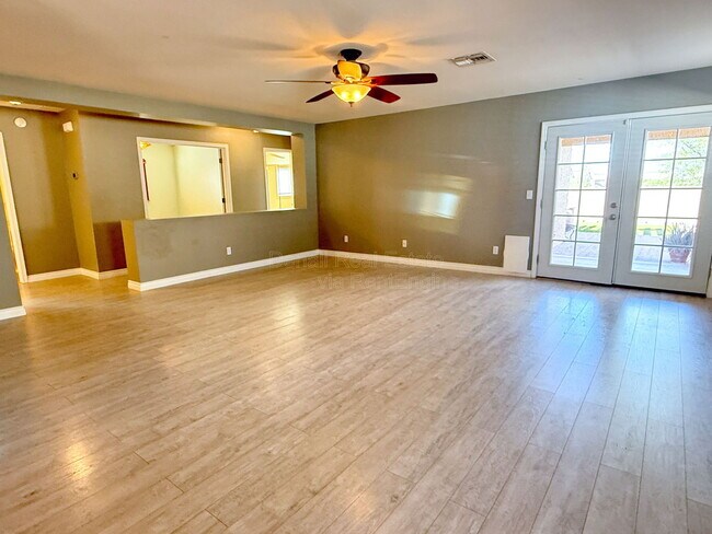 Foto del edificio - 10449 E Bridgeport St