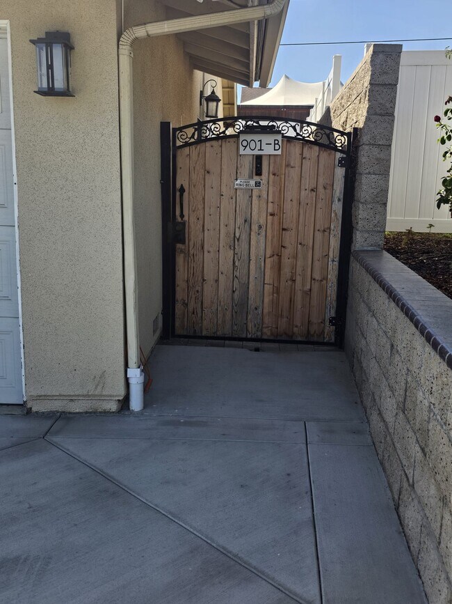 Building Photo - 901 Carlson Dr