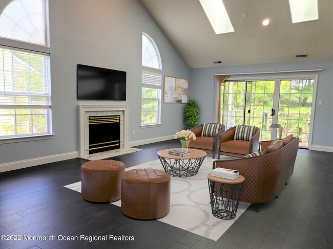 Building Photo - 7902B Normandy Dr