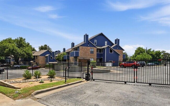 Foto del edificio - 2500 Burleson Rd