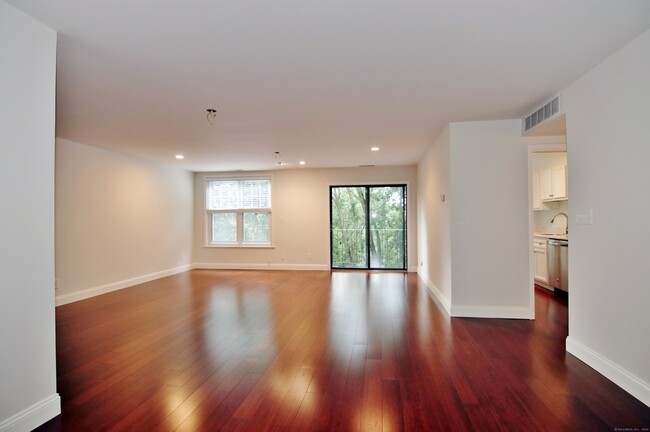 Foto del edificio - 140 Field Point Rd