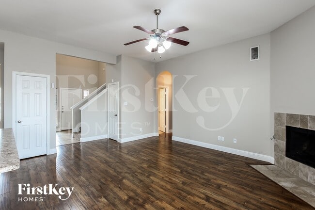 Foto del edificio - 1215 Jewel Ln