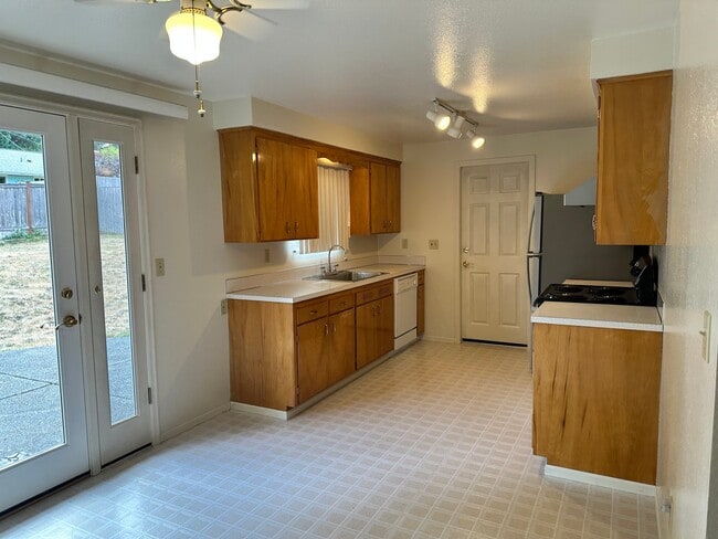 Building Photo - 5707 Sunset Ln