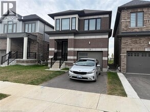 Building Photo - 19 Crossmore Cres