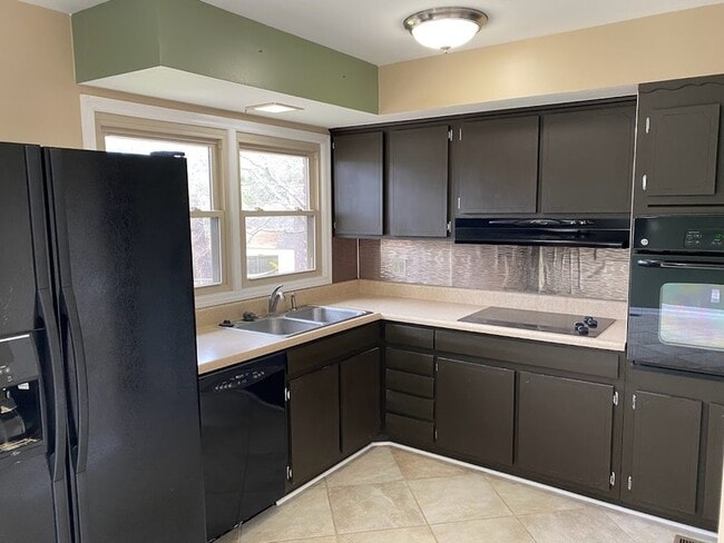 Foto del edificio - 2103 Chambers Dr NE