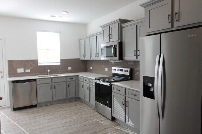 Foto del edificio - NEW 3 Bedroom Townhome Minutes from Downto...