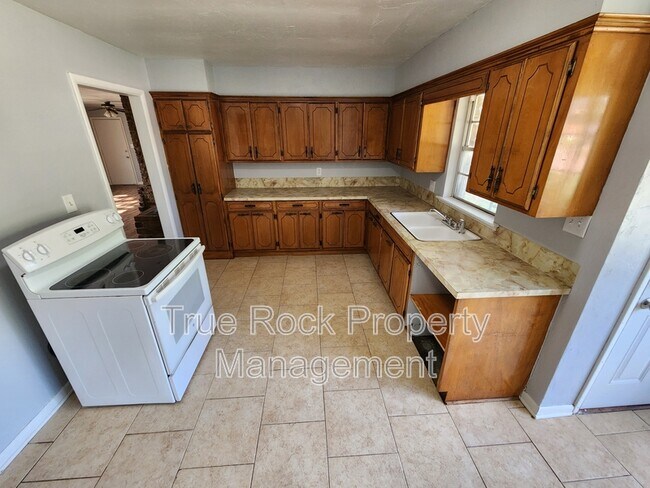 Building Photo - 719 N St Joseph Dr