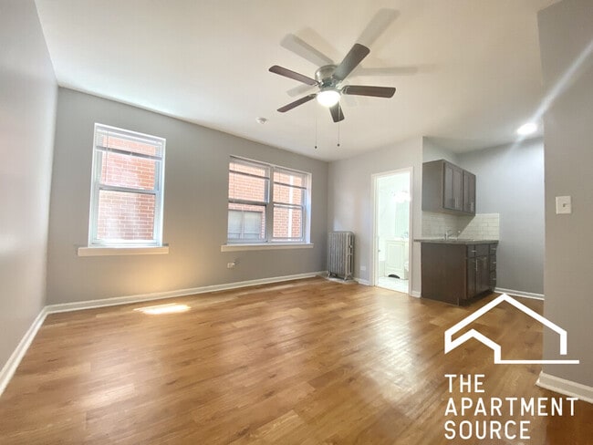 Foto del edificio - 4241 N Kenmore Ave