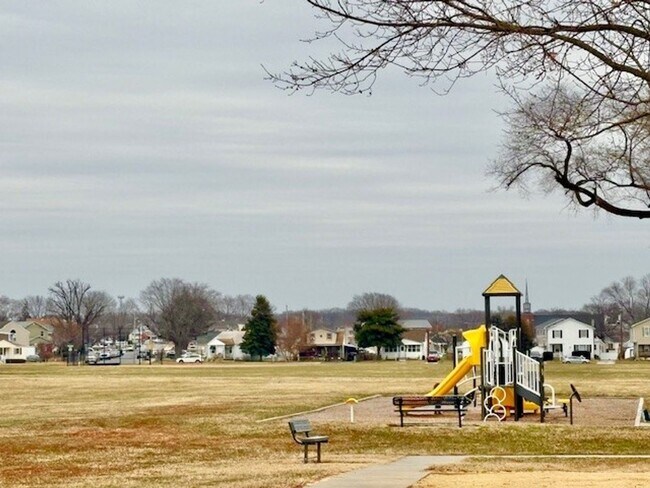 Foto del edificio - Renovated 3 Bed / 1.5 Bath in Essex | Parking Pad | Available 1/19/2026