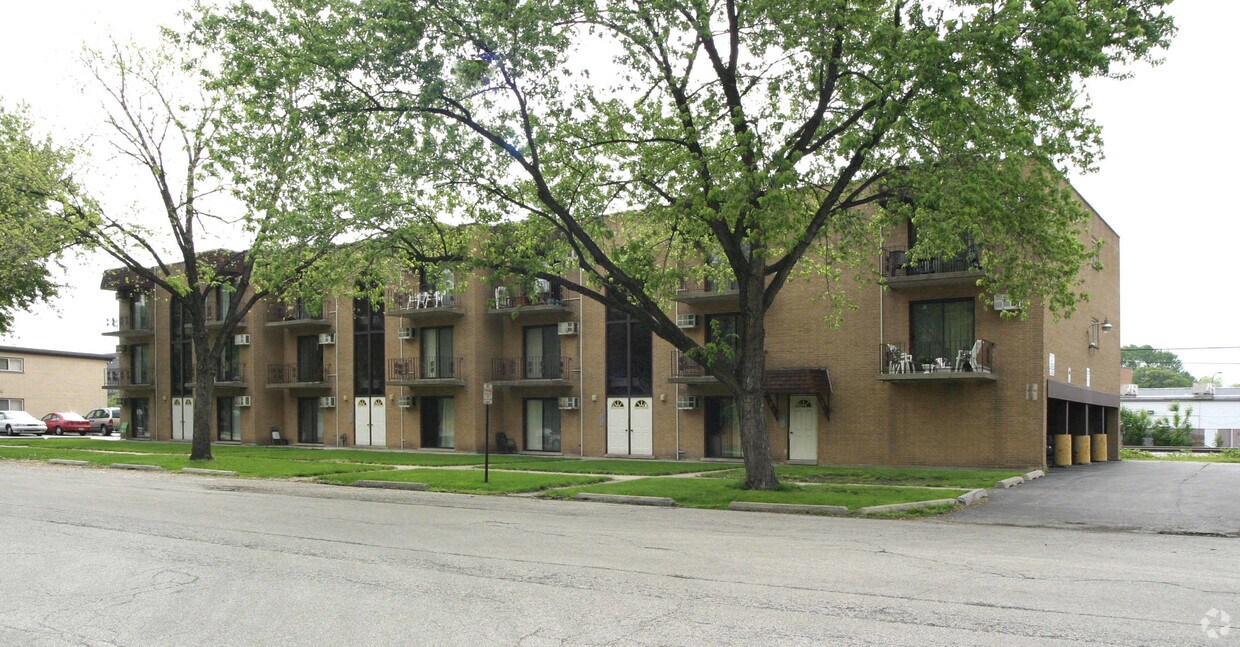 49414947 Columbus Dr, Oak Lawn, IL 60453 Apartments in Oak Lawn, IL