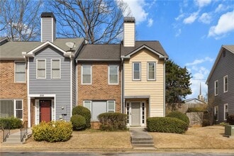 Building Photo - 253 Triple Oaks Dr