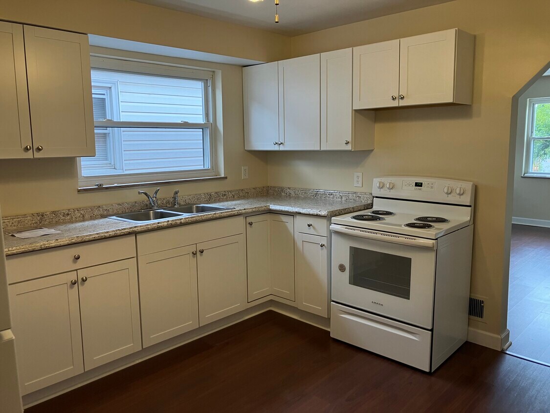 Kitchen1 - 118 E 35th St