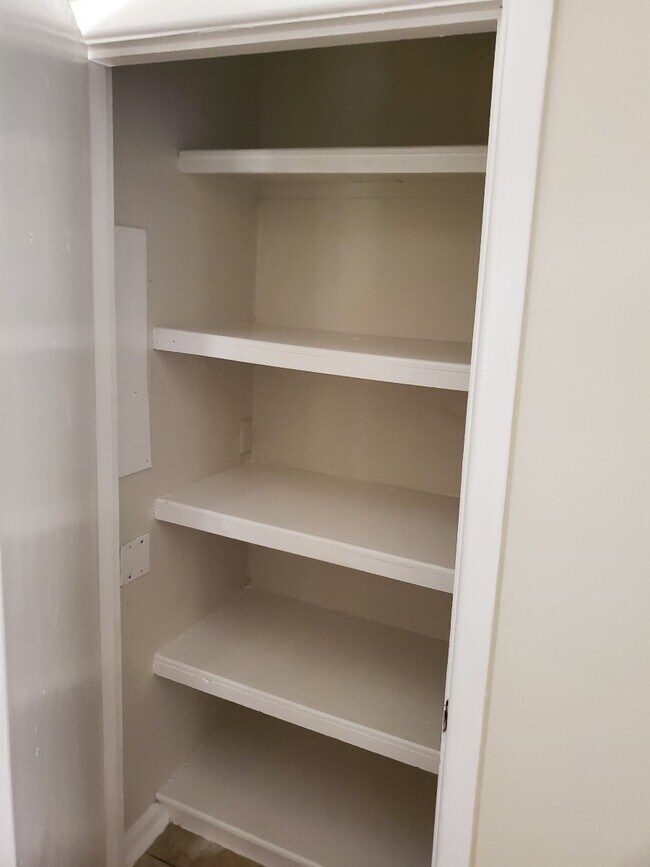Foto del edificio - 1604 Crestridge Dr