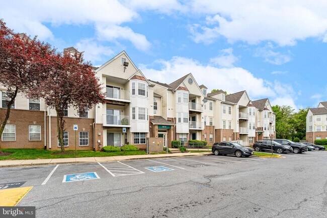 Building Photo - 8921 Town Center Cir