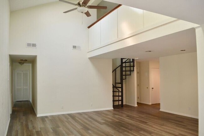Building Photo - Charming 3 bed 2 bath home in Castle Hills