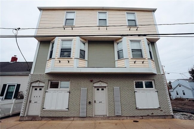 Building Photo - 603 Thames St