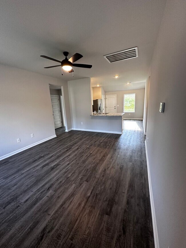 Foto del edificio - 2025 Home for Rent!