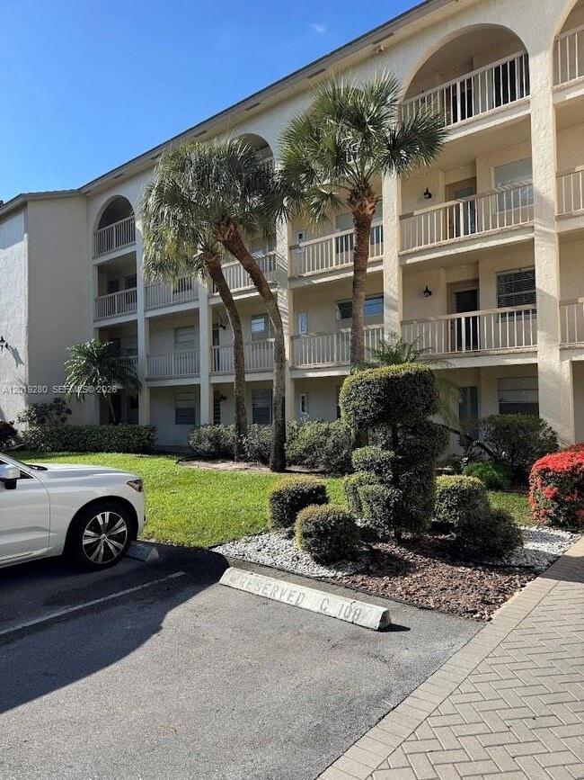 Building Photo - 4602 Martinique Way