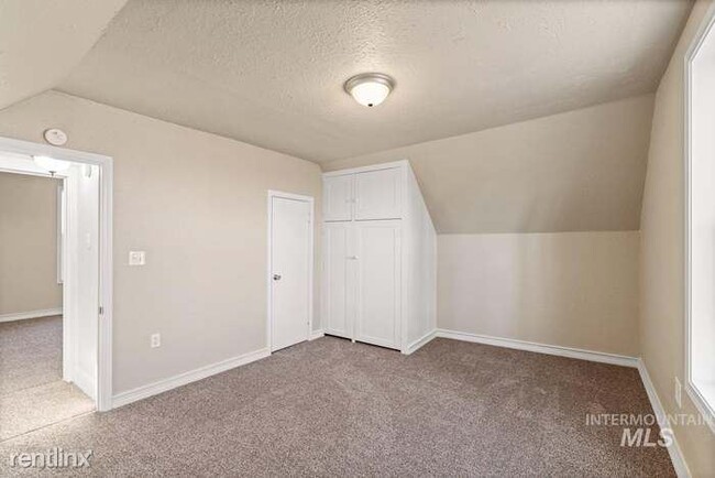 Building Photo - 4 br, 1 bath House - 112 E Belmont St