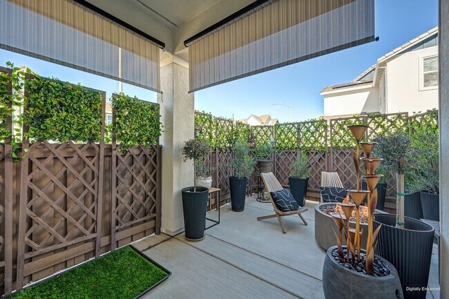 Foto del edificio - Beautiful 3 Bedroom Home with Updated Finishes & 2-Car Garage!