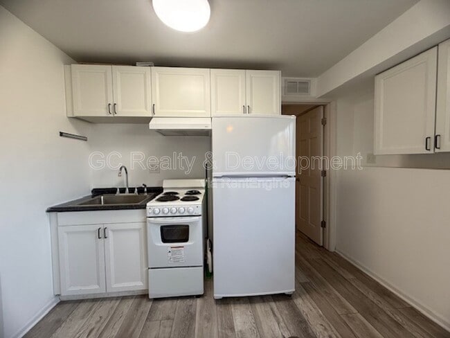 Building Photo - 284 W Windsor Terrace