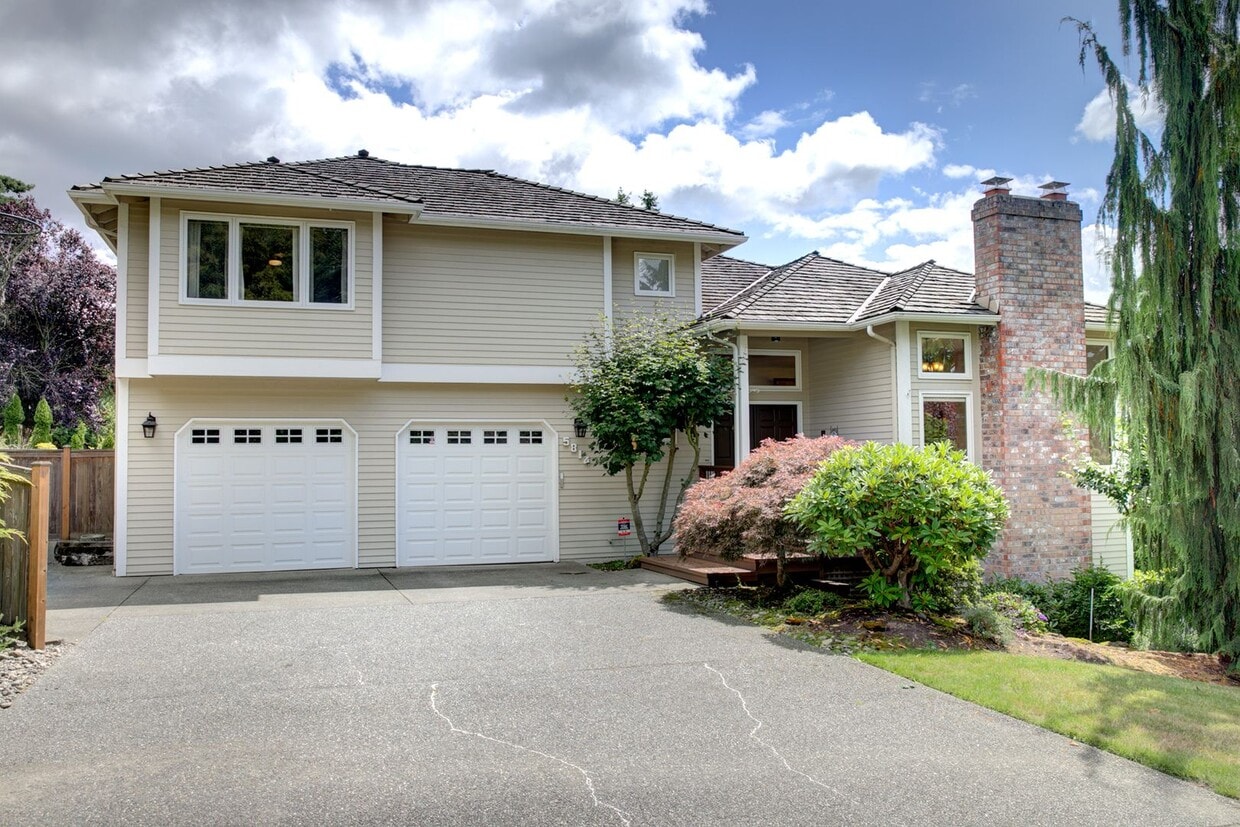 Primary Photo - 5bd/3.5ba Bellevue House