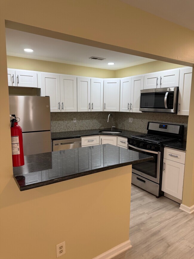 Building Photo - 2702 Sussex Ct
