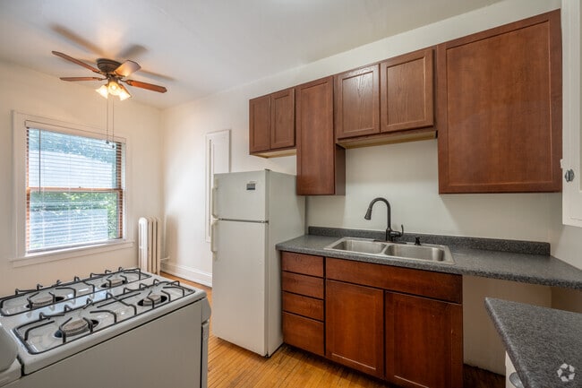 Studio, 1BA - 500SF - Kitchen - Grand and Dale Apartments