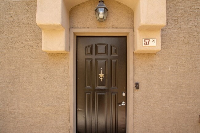 Building Photo - 2250 E Deer Valley Dr