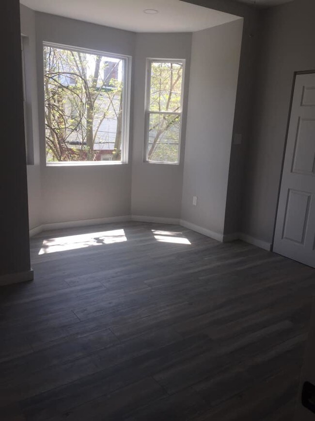 Building Photo - 205 Winding Way