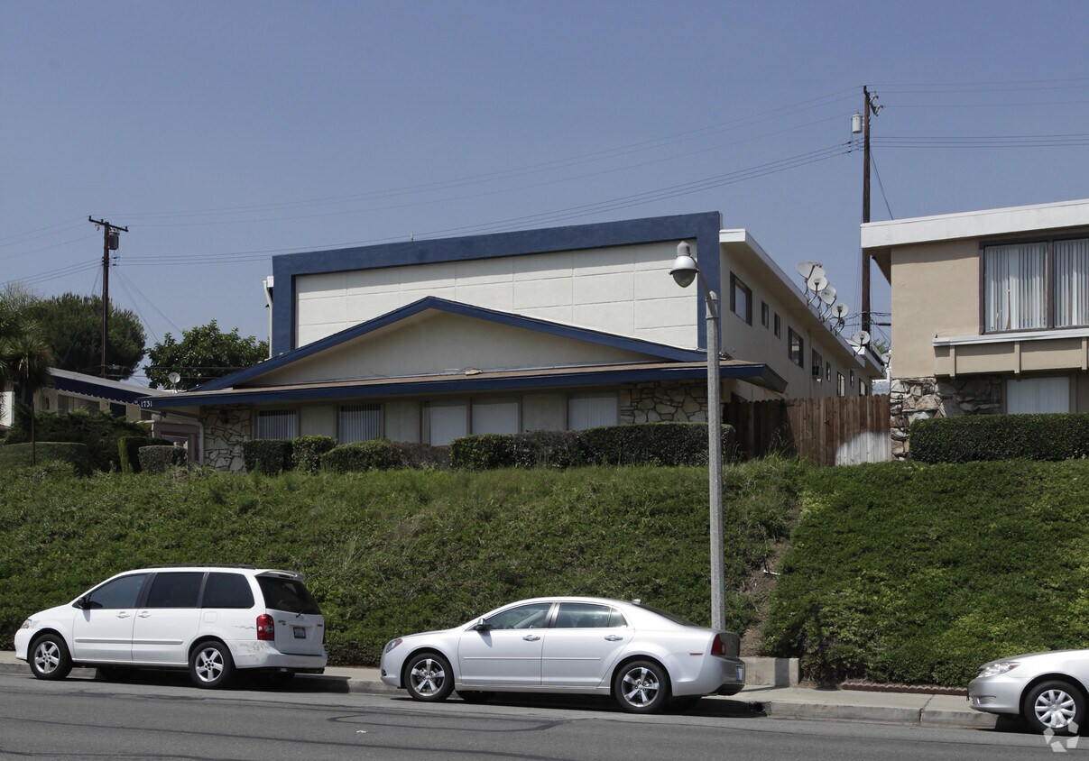 Building Photo - 1731 W Malvern Ave
