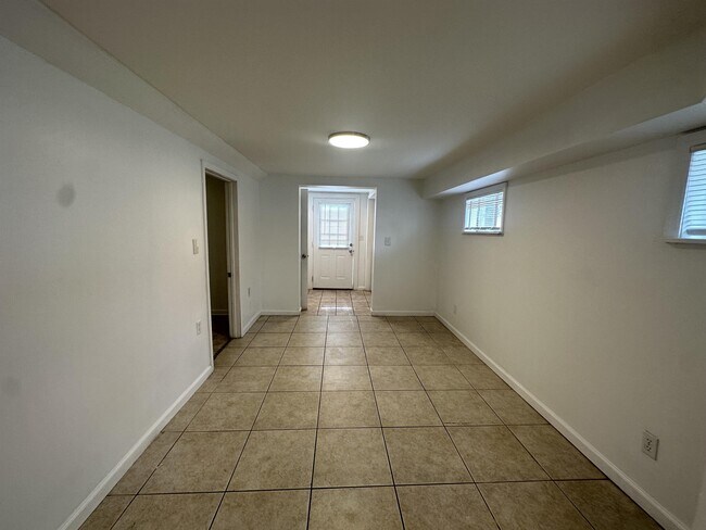 Foto del edificio - 10063 Moore Rd