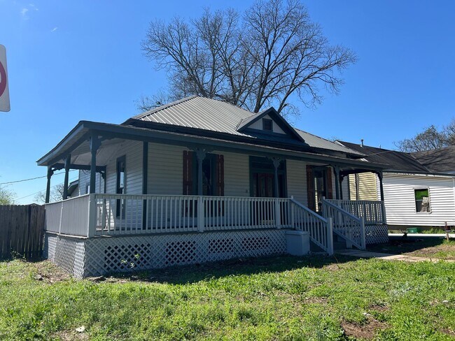 Foto del edificio - 3 bedroom 2 bathroom off Lurleen Blvd. in Northport