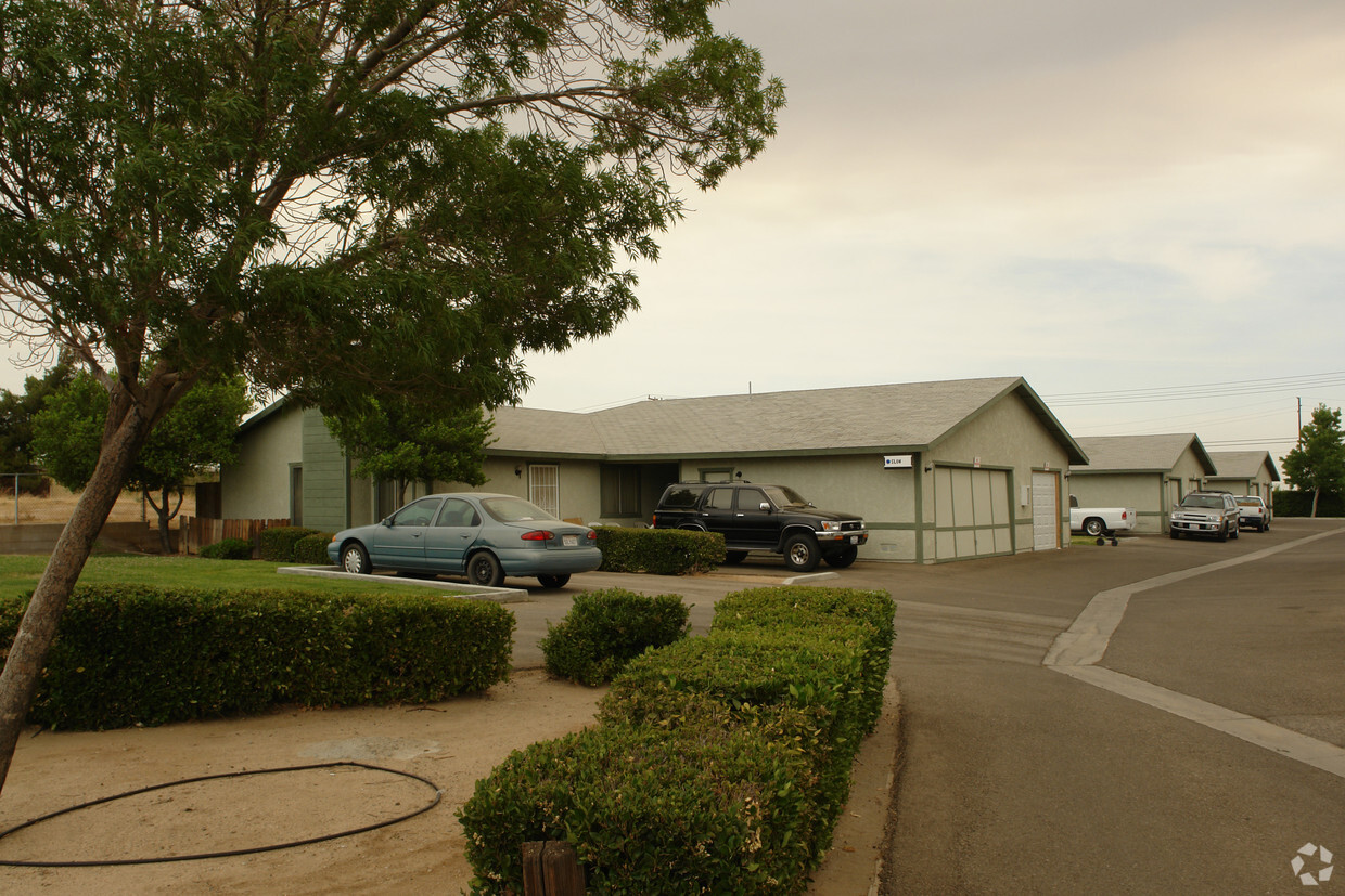 Building Photo - 15636 Sequoia Ave