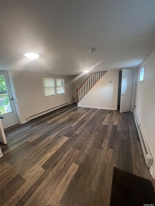 Building Photo - 30 Bellport St