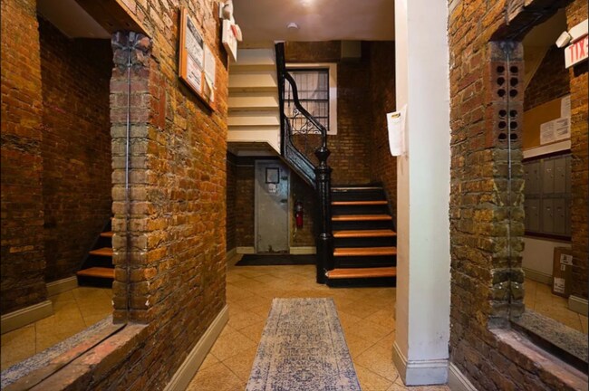 Foto del edificio - 254 E 3rd St