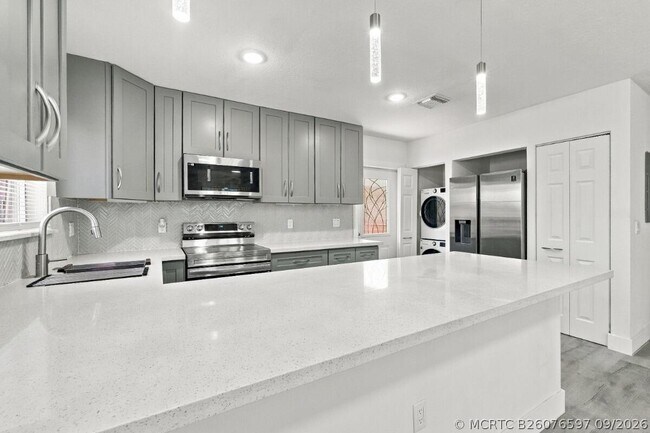 Building Photo - 4952 NW 21st Ave