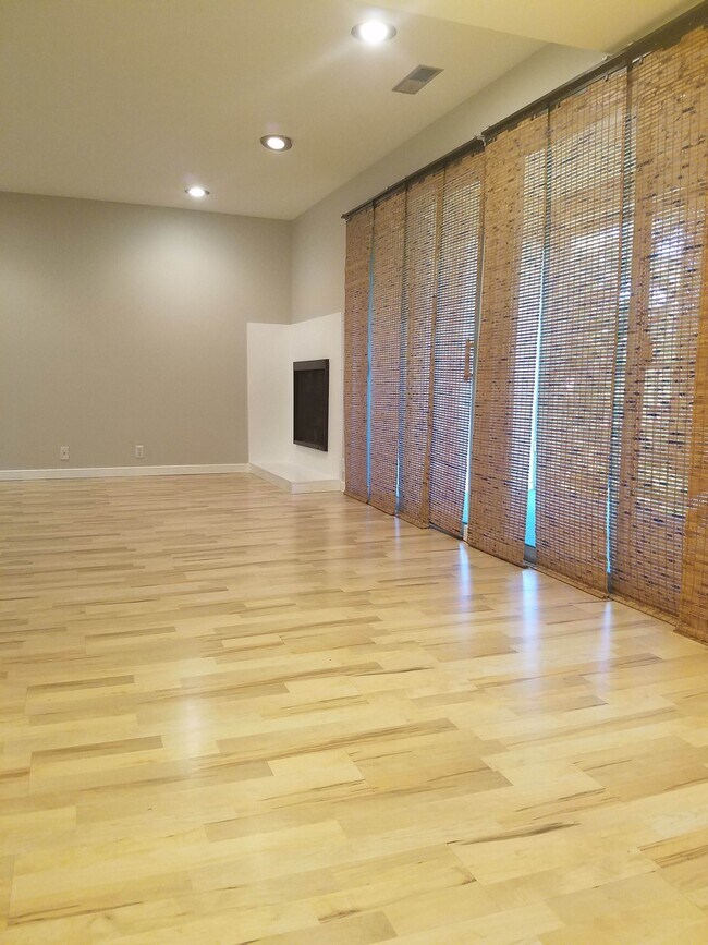 Foto del edificio - 7767 Briarsprings Dr
