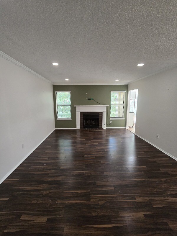 Building Photo - 2015 Huntingdon Chase