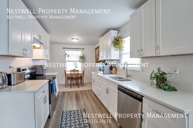 Building Photo - Charming 4-bed Single family home