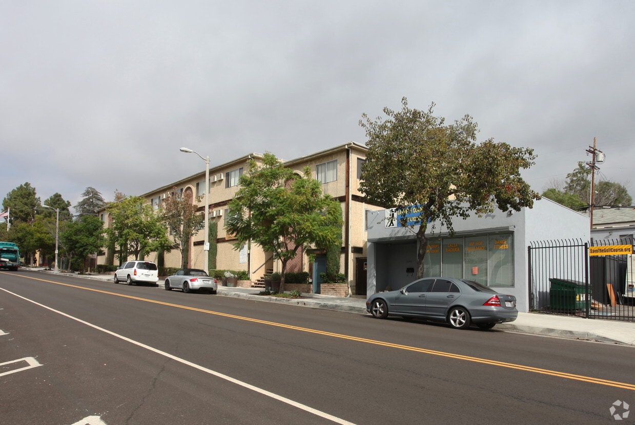 Building Photo - Commerce-10042