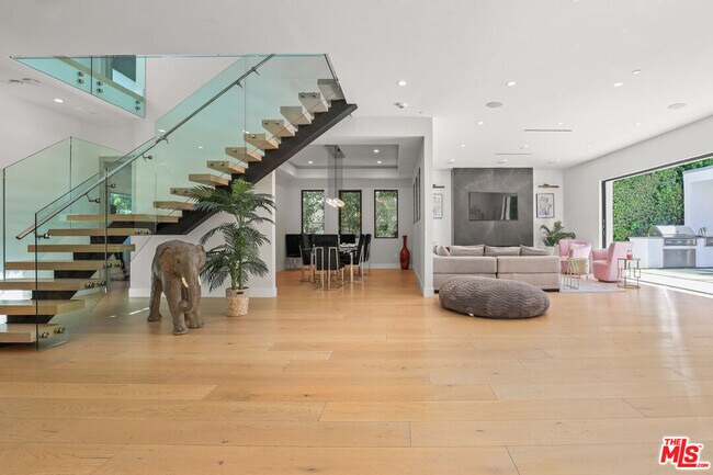 Foto del edificio - 13812 Cumpston St