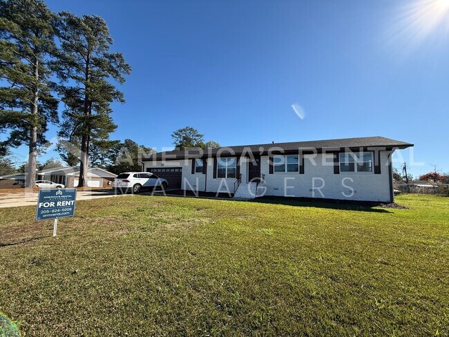 Building Photo - DEPOSIT PENDING! Your Dream Home Awaits in...