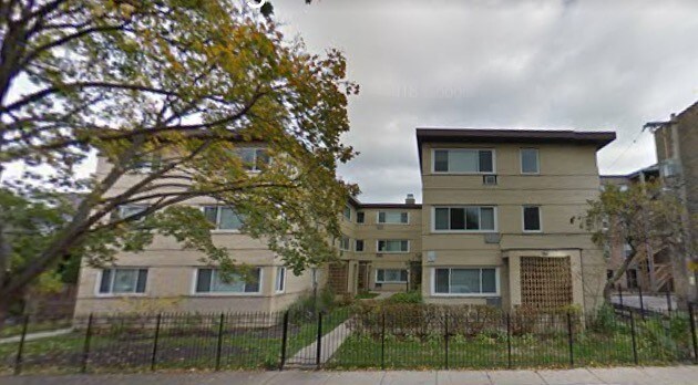 Building Photo - 6717 N Hermitage Ave