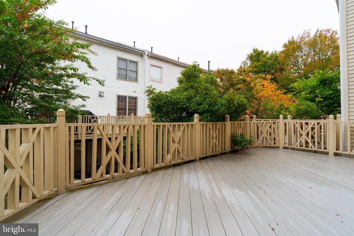 Primary Photo - 10553 James Wren Way