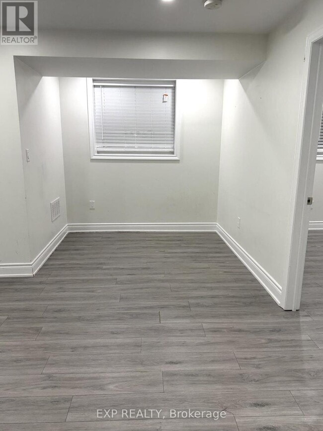 Photo du bâtiment - 16 Lady Evelyn Cres