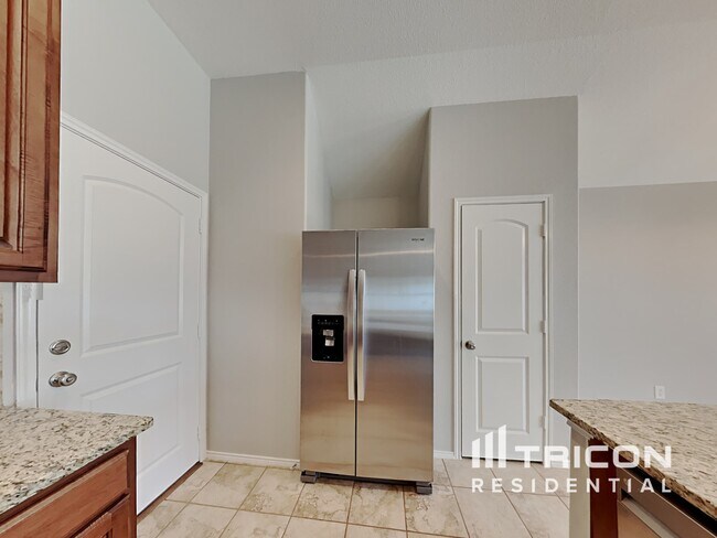 Building Photo - 307 Hawthorn Dr