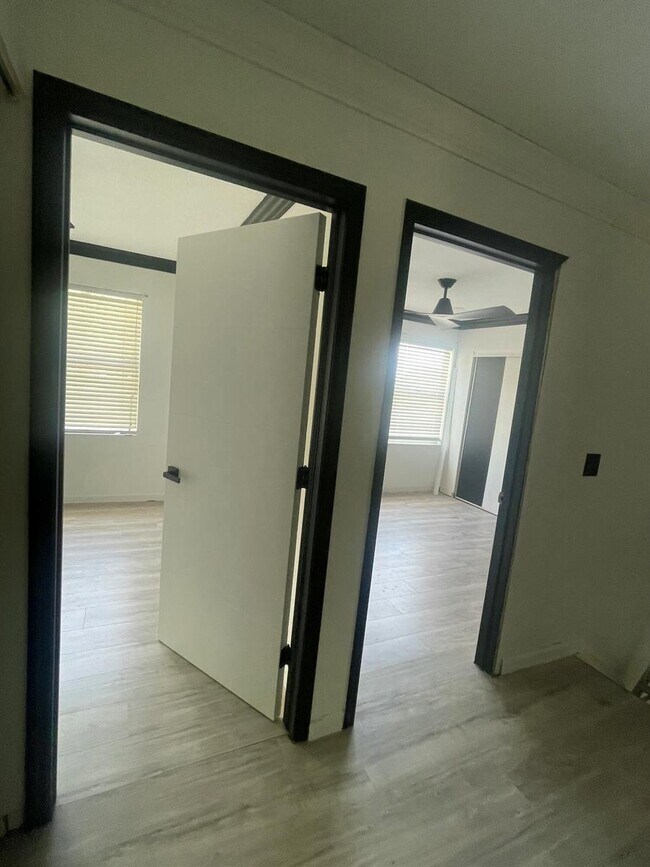 Foto del edificio - 4674 Lakeside Cir