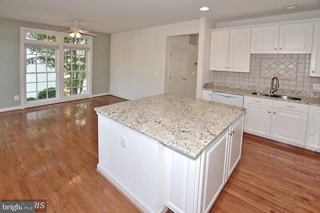 Building Photo - 9062 Tanyard Ln
