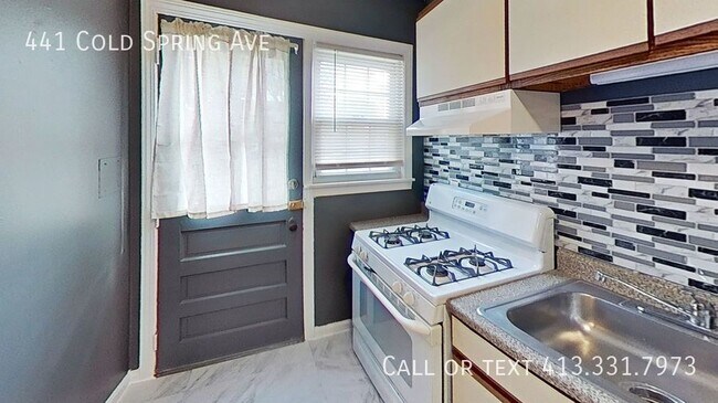 Building Photo - Gorgeous 2 BD Condo!! Heat and hot water i...